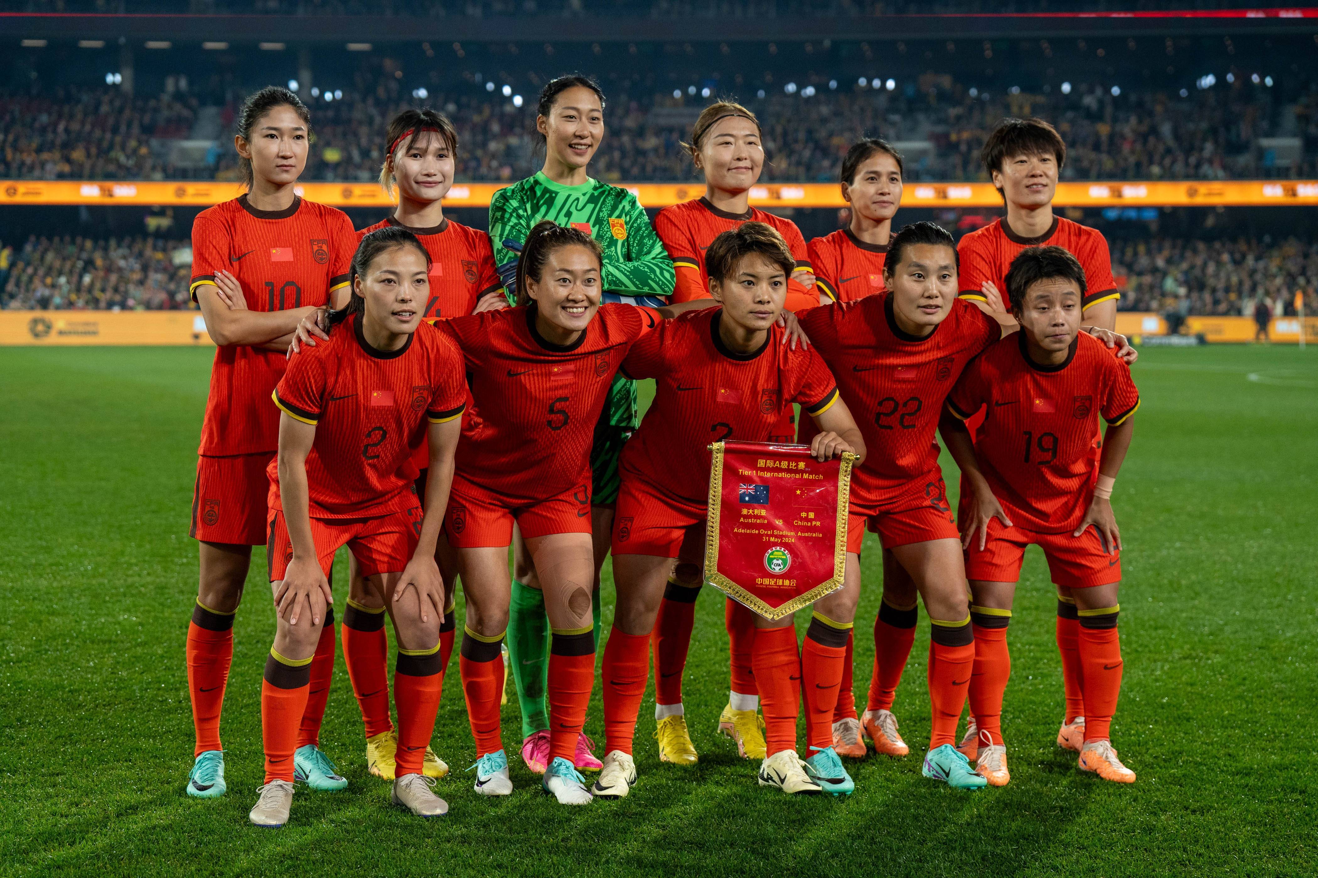 中国队在女子足球比赛上再次获胜，取得好成绩