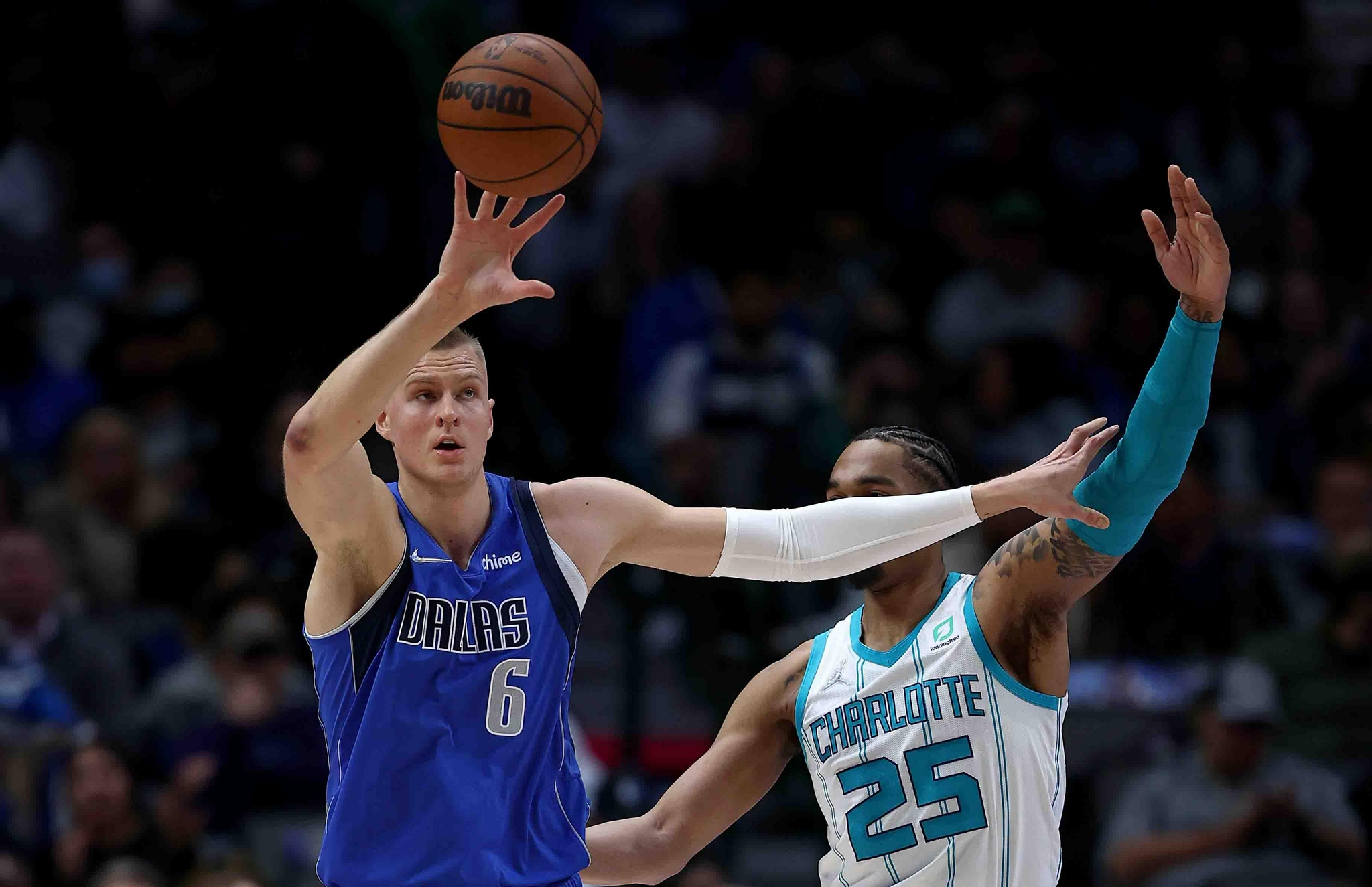 关于独行侠大胜黄蜂，路威砍下30分的信息