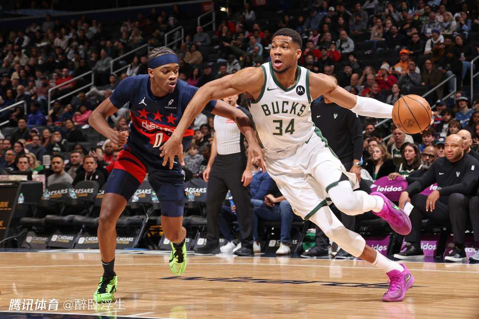 雄鹿主场战胜魔术，米德尔顿进三分如潮