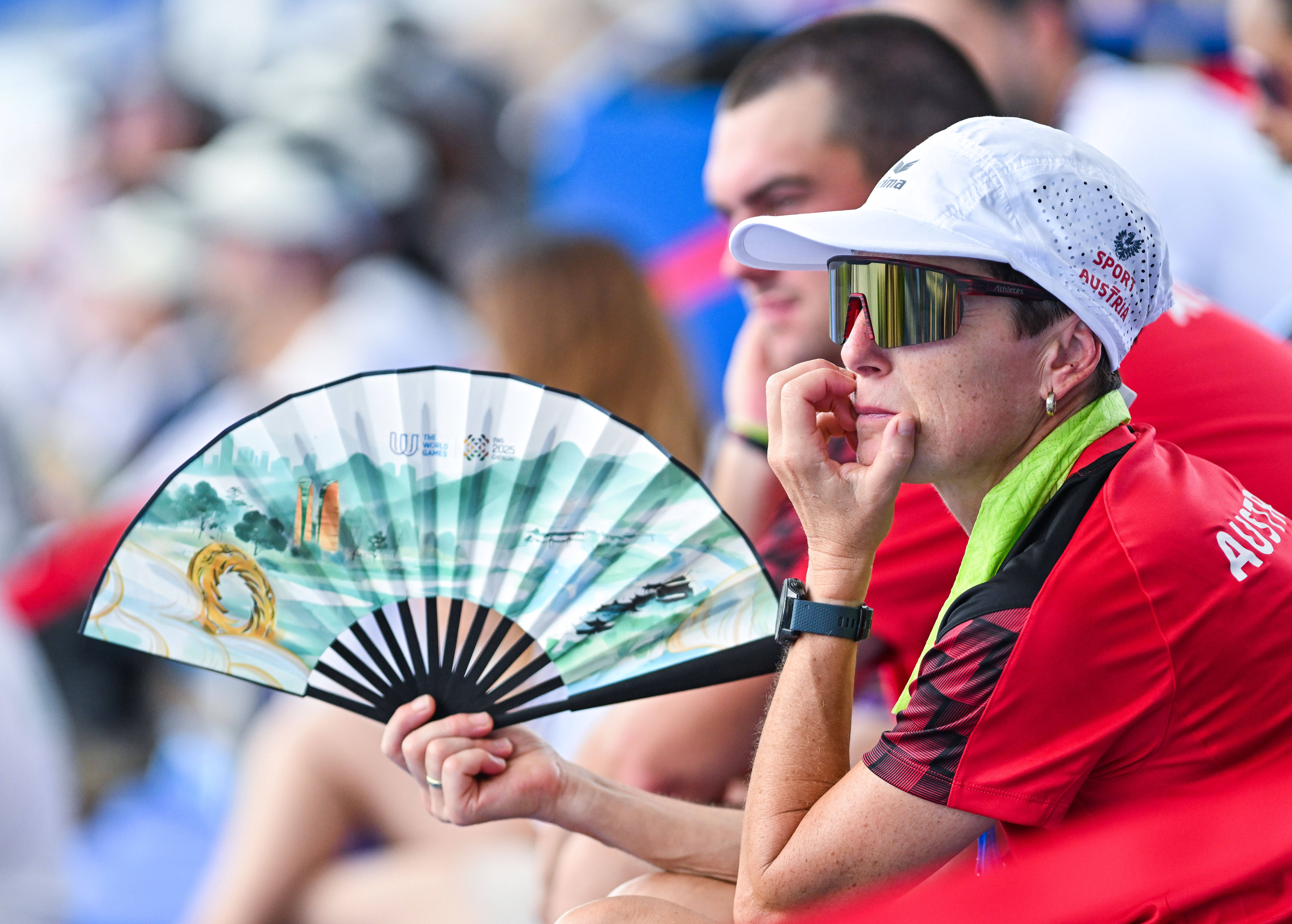 关于英国射箭运动员大放异彩，赢得掌声和鲜花的信息