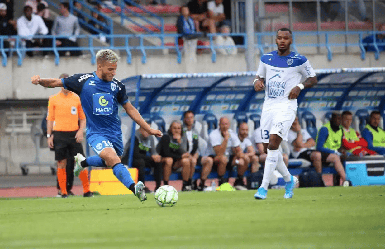 阿尔维斯球风硬朗，圣埃蒂安队实力感人的简单介绍