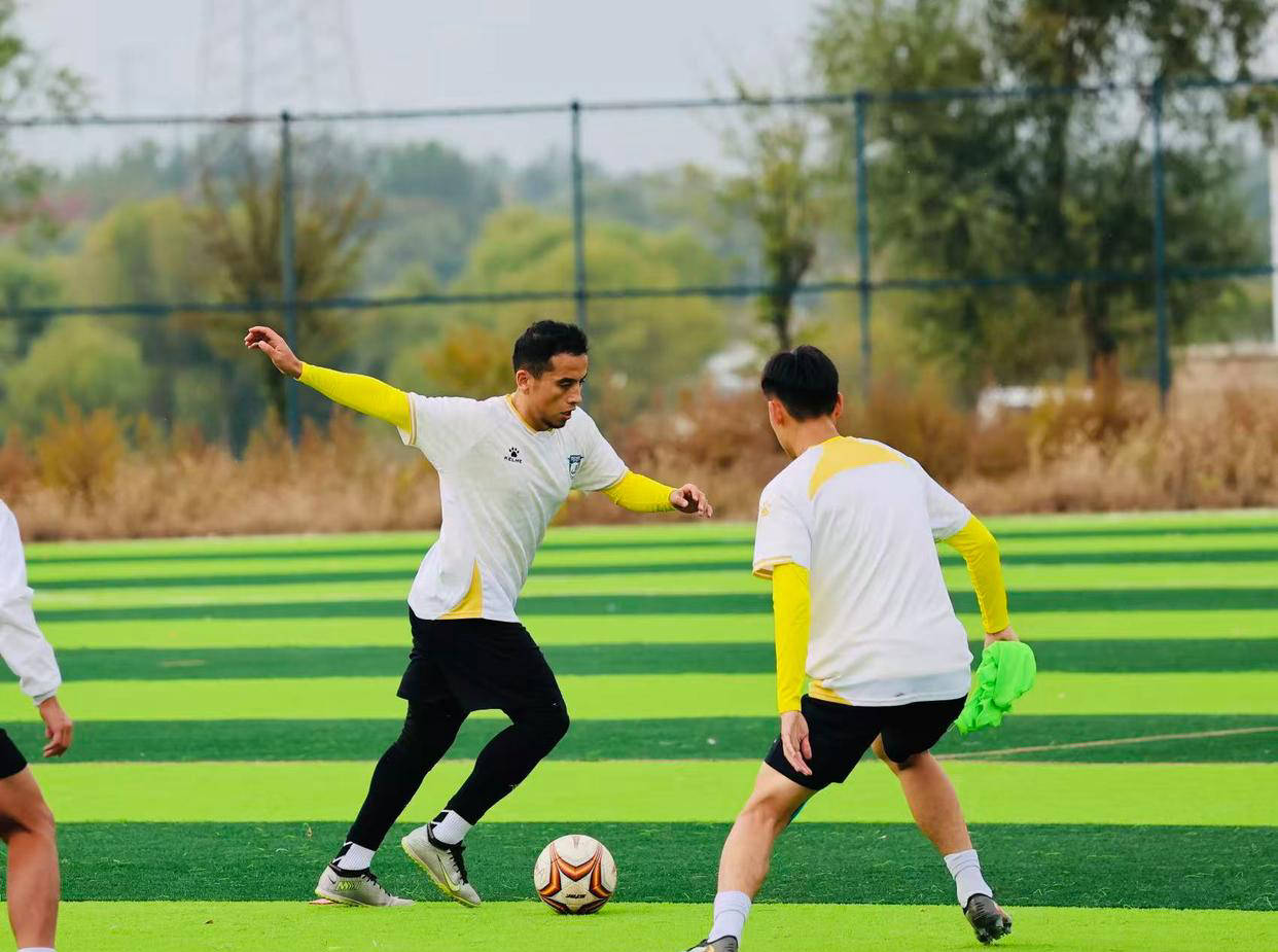 球队精神面貌焕然一新，备战比赛充满信心的简单介绍