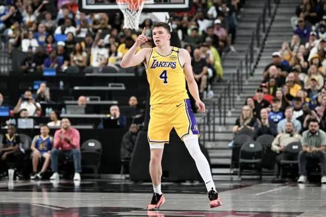 关于湖人队球星受伤缺席一周，球迷担心球队战绩受影响的信息