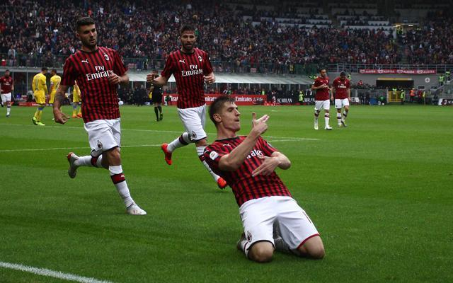 关于温情时刻！球员致敬退役前辈的信息